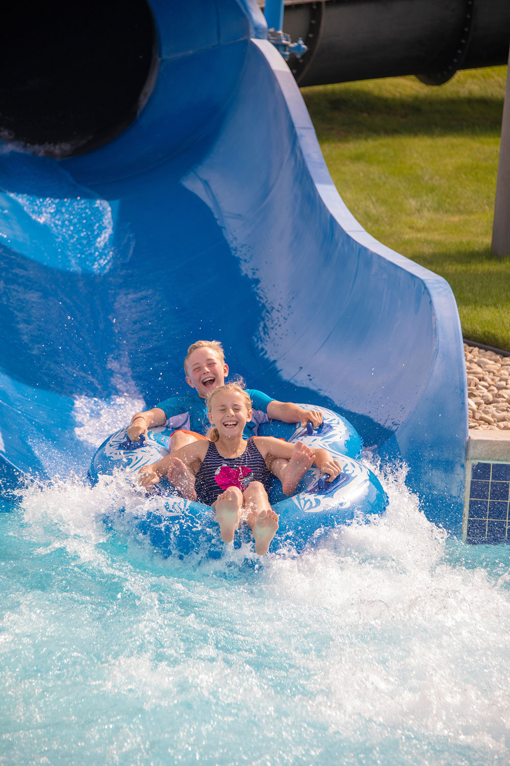 Bro-&-Sis-Pipe-Splash Brother & Sister Ride Pipeline Mines
